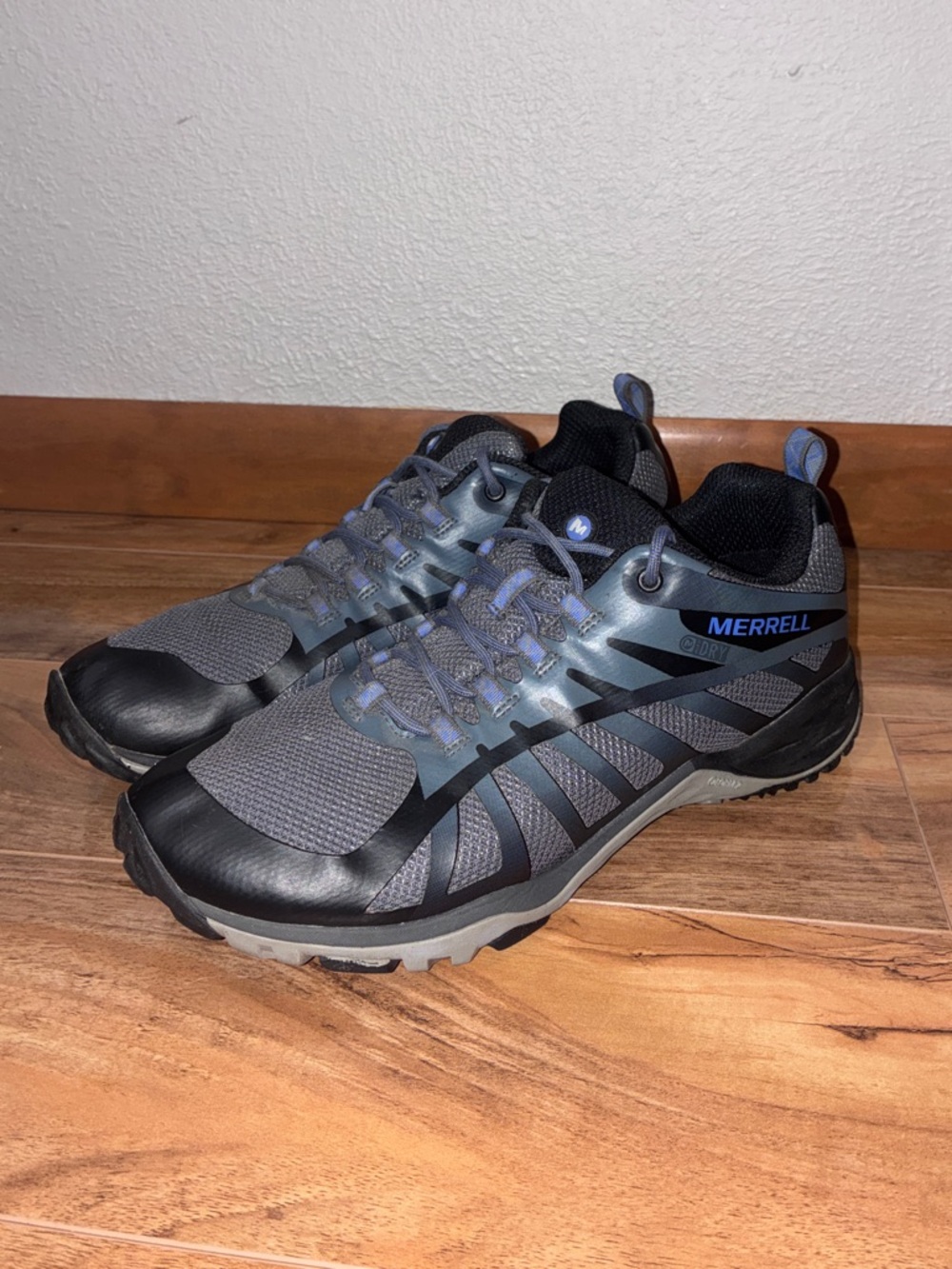 Merrell Women’s Siren Edge Q2 Waterproof Hiking Shoes - size 9.5